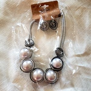 Fashion pearl necklace and earrings set